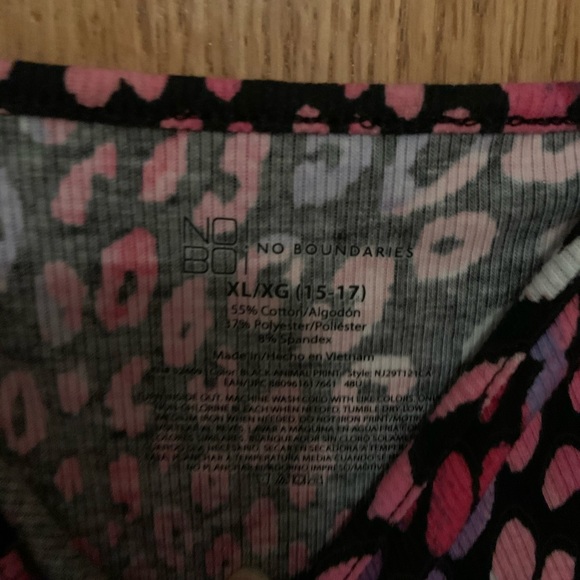 No boundaries tank. Multi color. XL 15-17 - Picture 4 of 5